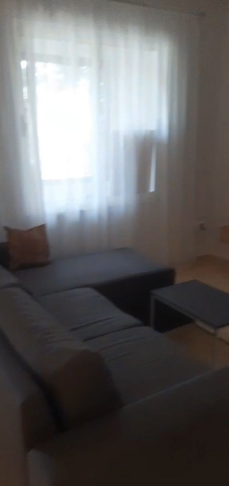 Jepet me qera Apartamenti 2+1 600 mije leke, Bulevardi Bajram Curri prane Shkolles Besnik Sykja.