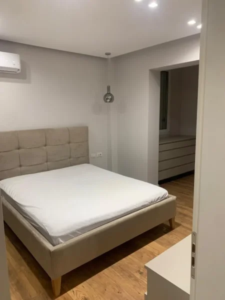 Jepet me qera apartament 3+1+2 i arreduar lux Kopeshti Botanik , te xhamia 800 euro