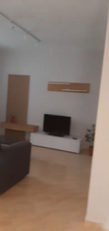 Jepet me qera apartament 2+1.Vasil Shanto , Shkolla Besnik Sykja 60.000Leke te reja