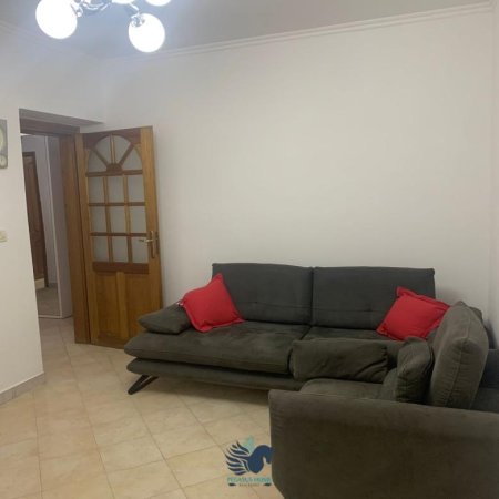 Jepet Me Qera Apartament 3+1 Prane Rruges Fortuzi [ID PE033]