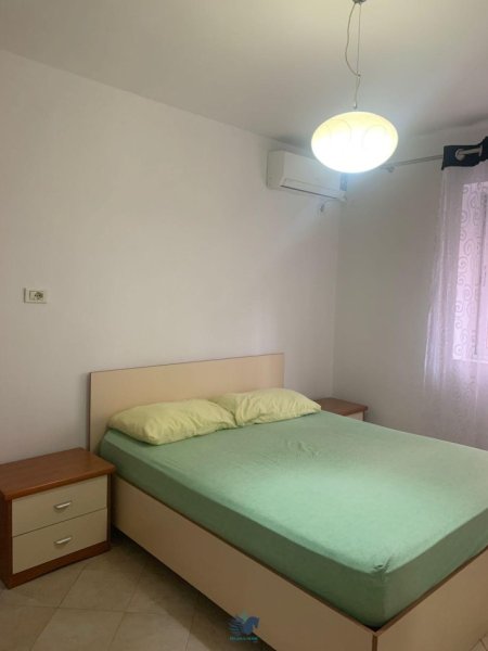 Jepet Me Qera Apartament 3+1 Prane Rruges Fortuzi [ID PE033]