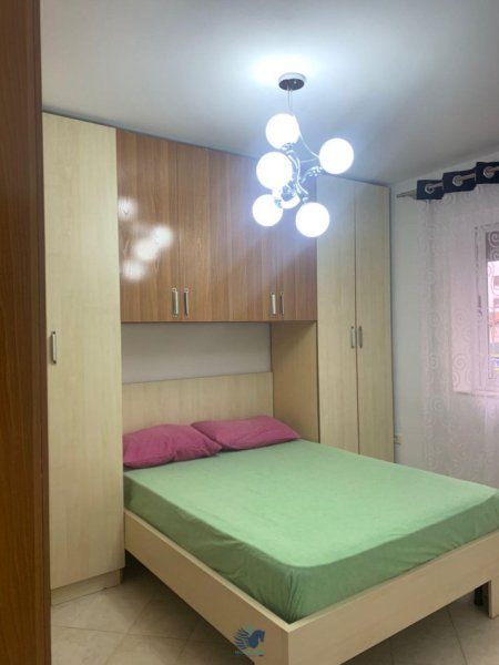 Jepet Me Qera Apartament 3+1 Prane Rruges Fortuzi [ID PE033]