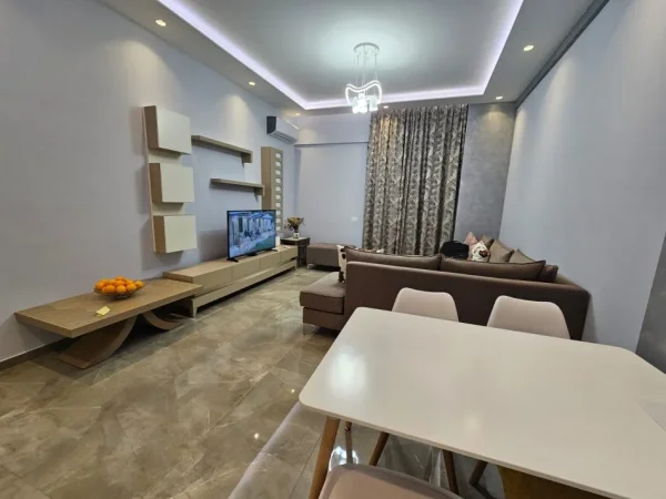 Qera, Apartament 1+1 Square21 Rruga e kavajes , Tirane