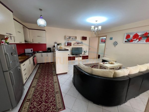 Shitet, Apartament 2+1+2, Unaza Re, Tirane