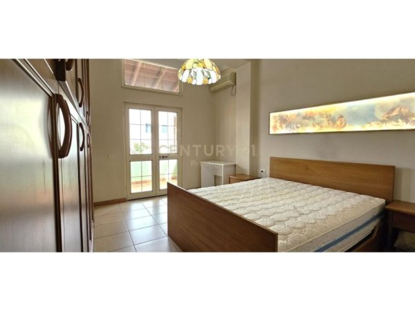 APARTAMENT PER QERA 2+1+2 NE RRUGEN E DURRESIT!
 Tirana, Albania