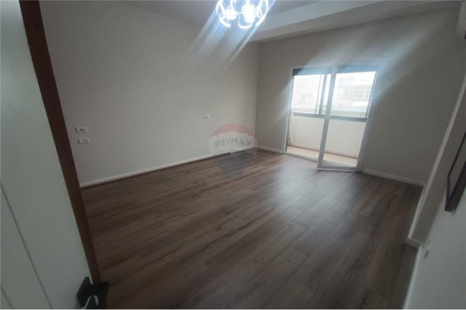 Apartament ne shitje1+1 tek 21 Dhjetori Ish Parku