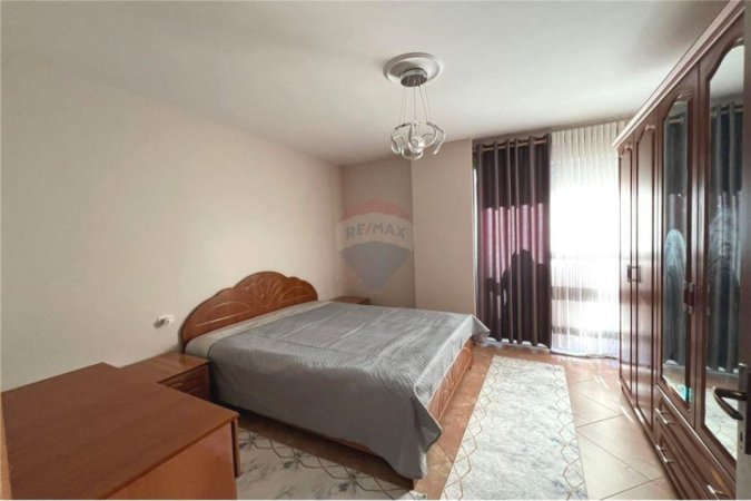 Jepet me qera apartament 3+1+2 tualete te Ish-Stacioni i Trenit, rruga Reshit Petrela