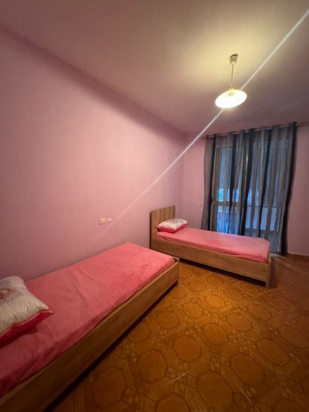 Jepet me qera Apartamenti 2+1 400€, Astir prane Bar Artistit.