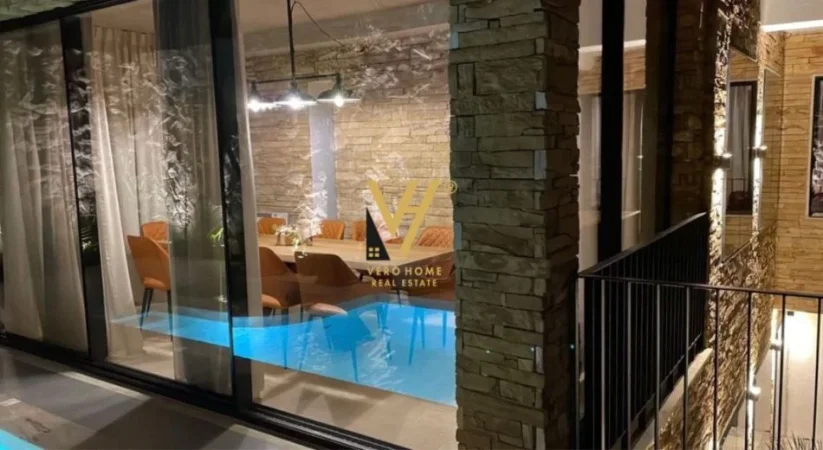 SHITEN DY VILA 2 KATSHE 400 M2 TE TEGU 2.600.000 EURO