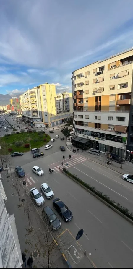 Apartament Qera Astir I Mobiluar