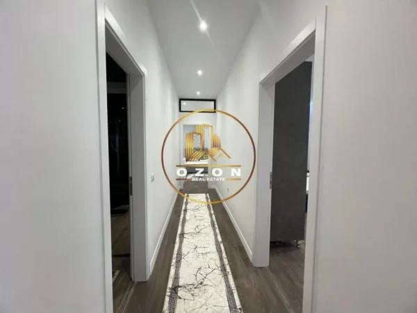 Jepet me qera apartament 2+1+Parking, i pabanuar më parë në një Rezidencë tek Kodra e Diellit!
