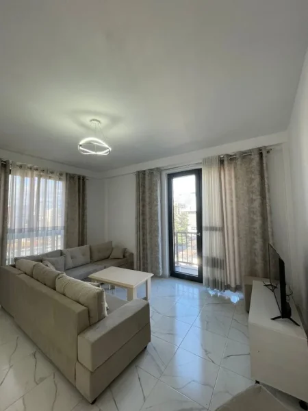 Disponojmë Apartament 1+1, për Qera.
