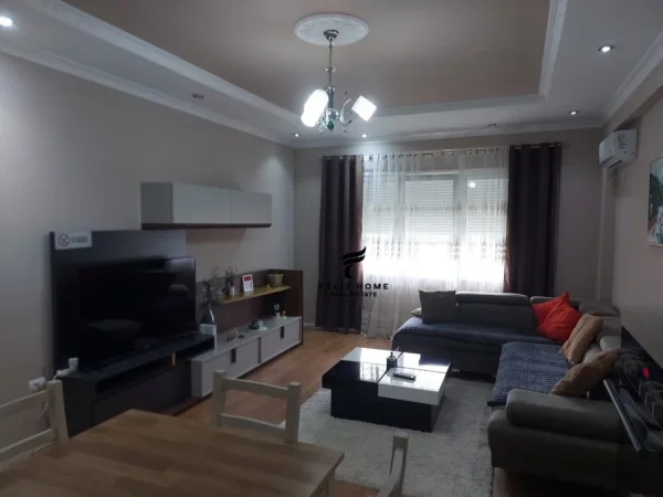 APARTAMENT ME QERA,KOPSHTI ZOOLOGJIK,900 EURO.