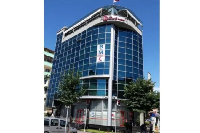 Zyrë në Përdorim - Me Qira - Brryli - Rruga Bardhyl, Shqipëri
JEPET ME QIRA GODINE MULTIFUNKSIONALE TEK RR. BARDHYL!