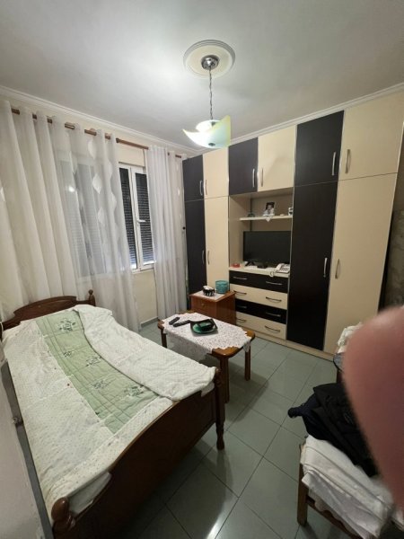 Shitet Apartament 1+1  21 Dhjetori , Tirane