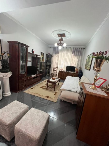 Shitet Apartament 1+1  21 Dhjetori , Tirane