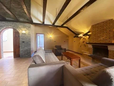 SHITET VILE 3 KATESHE 468 M2 465.000 EURO VILAT GJERMANE