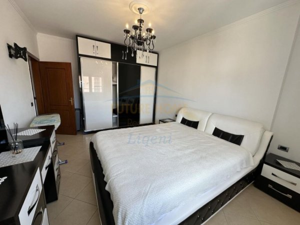 Shitet , Apartament 3+1+2 , Fresku , Tirane