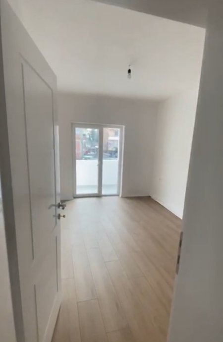 Pogradec, Shitet Apartament 2+1, Qender