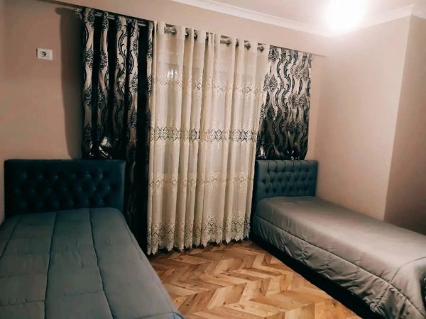 JEPET APARTAMENT ME QERA LIQENI I THATE 2+1+2 + POST PARKIMI  900 EURO