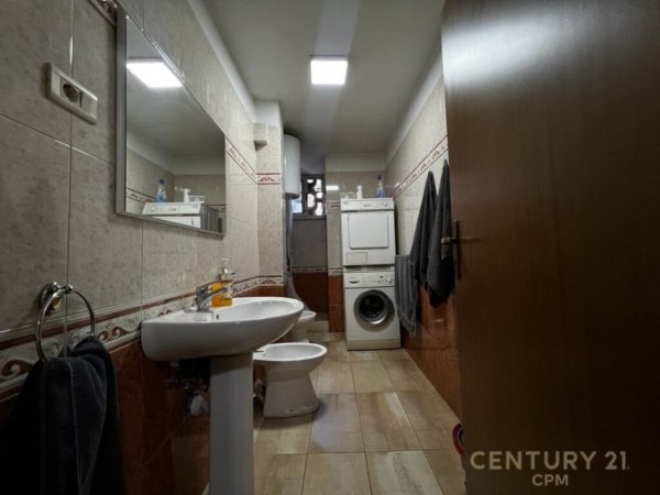 Jepet me qira apartament 2+1 ne Qender