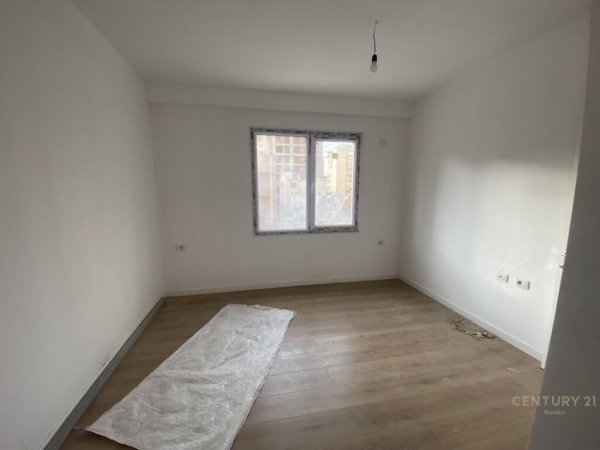 Ofrojme apartament 2+1 per qira tek ish Fusha e Aviacionit!