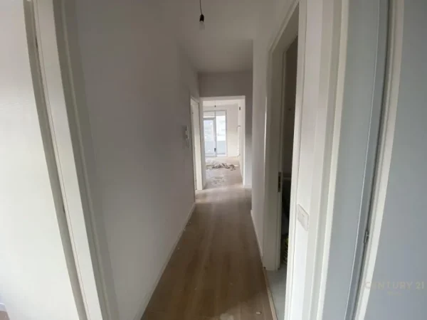 Ofrojme apartament 2+1 per qira tek ish Fusha e Aviacionit!