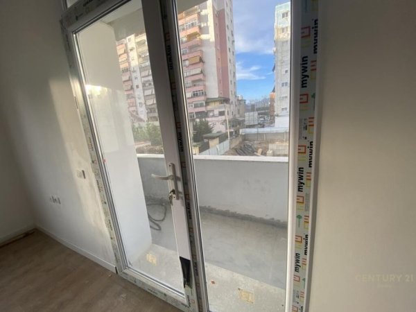 Ofrojme apartament 2+1 per qira tek ish Fusha e Aviacionit!