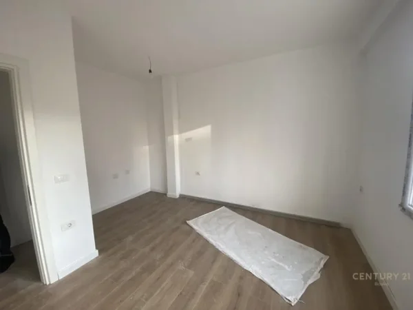 Ofrojme apartament 2+1 per qira tek ish Fusha e Aviacionit!