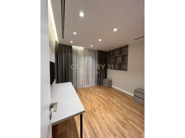 JEPET ME QIRA 3+1+POST PARKIMI TE RRUGA E KOSOVAREVE