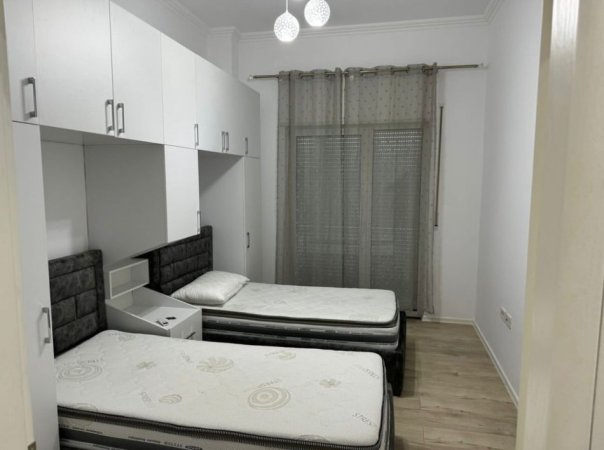 Apartament 2+1+2  me Qira tek Liqeni i Thate, rruga Peti.