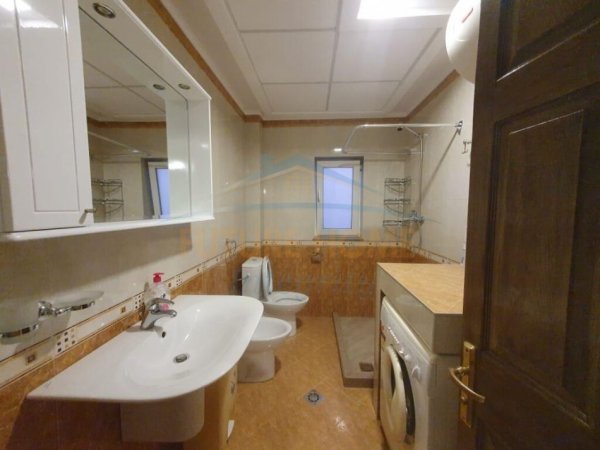 Shitet, Apartament 2+1, Rruga e Elbasanit,135000