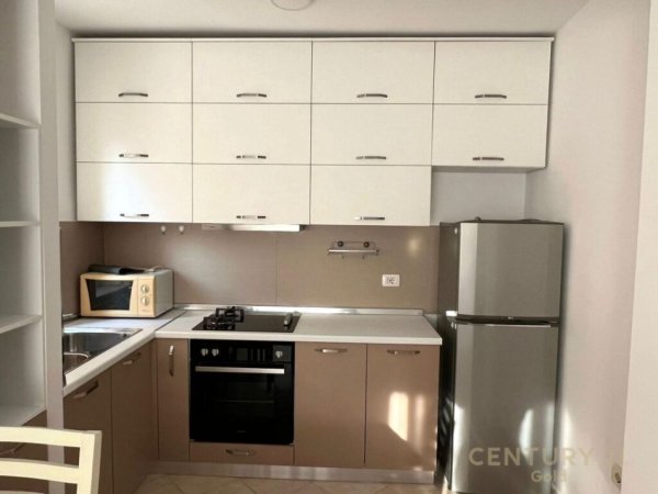 PER QIRA APARTAMENT 3+1 AFËR QENDRËS