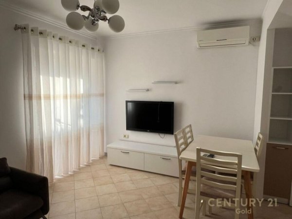 PER QIRA APARTAMENT 3+1 AFËR QENDRËS