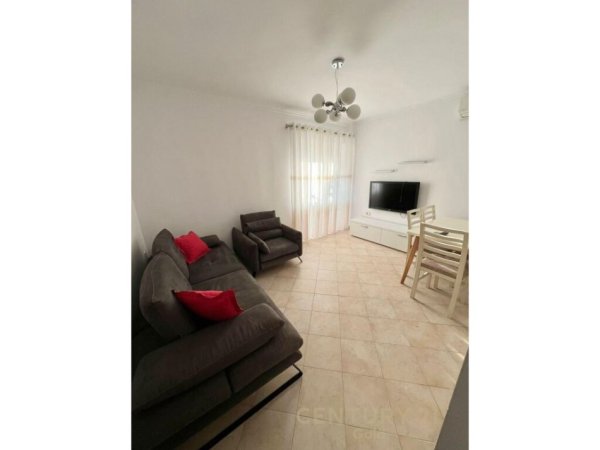 PER QIRA APARTAMENT 3+1 AFËR QENDRËS