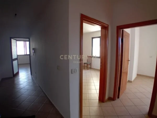 Jepet Apartament me Qira 2+1+2 prane Brrylit