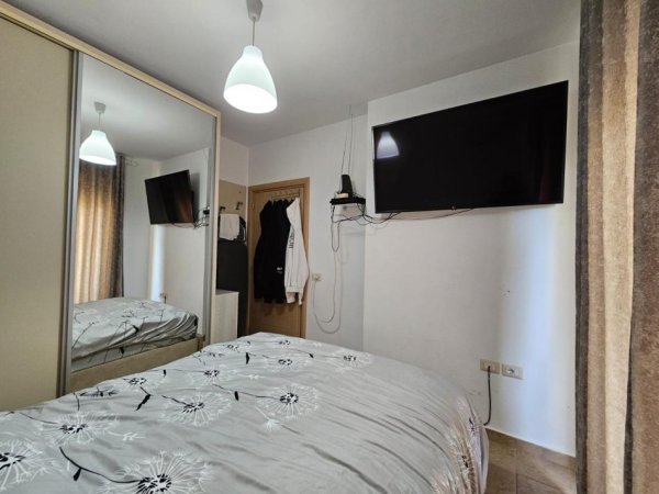 Jepet me qera Apartamenti 1+1 350 euro , Liqeni i thate Rruga Peti.