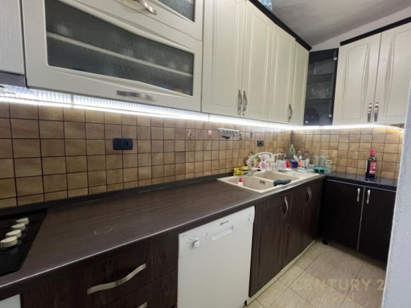 QERA APARTAMENT 2+1 PRANE RRUGES MINE PEZA! Gold90455