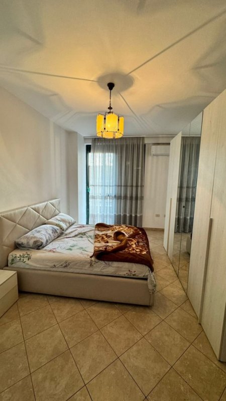 Jepet me Qera Apartament 2+1 i mobiluar te 21 Dhjetori