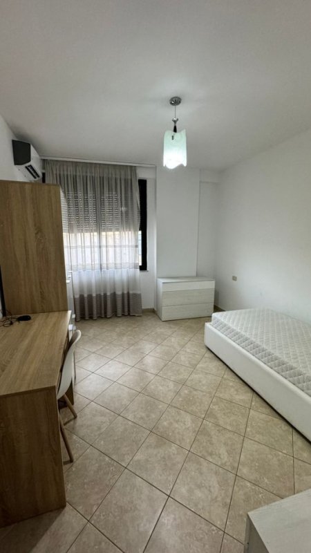 Jepet me Qera Apartament 2+1 i mobiluar te 21 Dhjetori