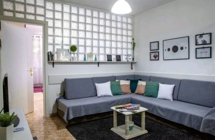 Apartament Me Qera 1+1 Tek Xhamia E Tabakeve (ID B210615) Tirane