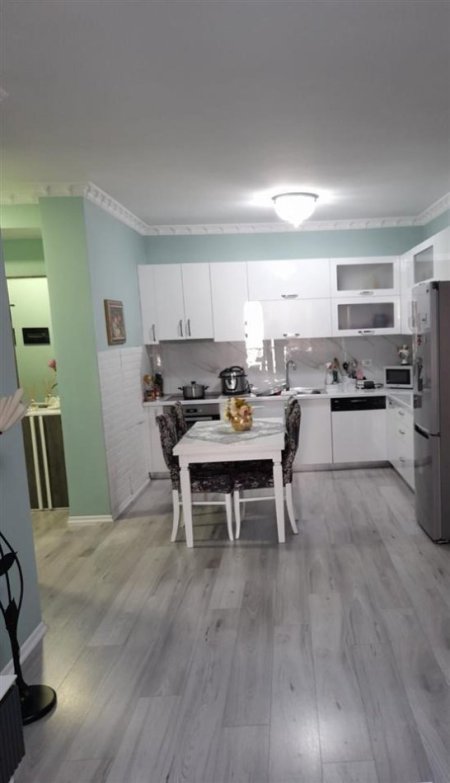 Apartament Ne Shitje 2+1 Tek Komuna E Parisit (ID B120454) Tirane