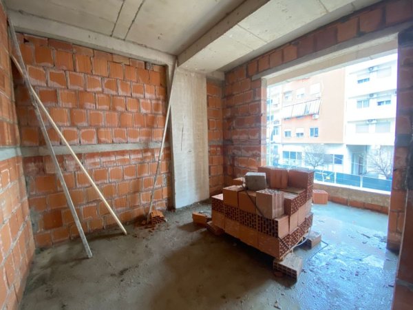 SHITET APARTAMENT 1+1 BULEVARDI I RI TIRANE