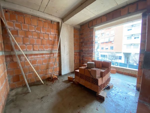 SHITET APARTAMENT 1+1 BULEVARDI I RI TIRANE