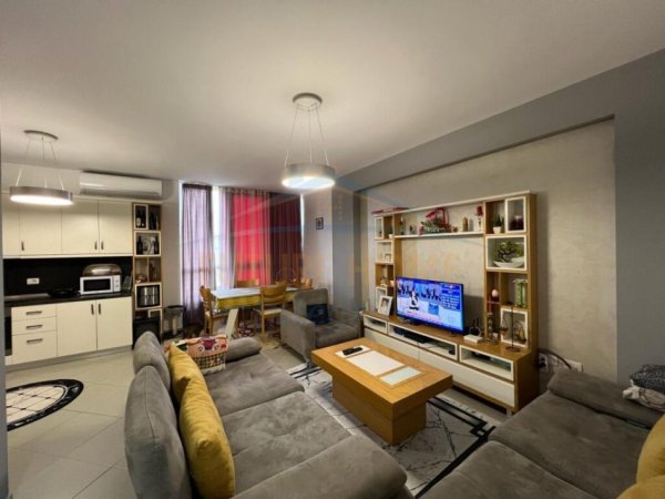 Shitet, Apartament 3+1+2, Kopshti Botanik, Tiranë.