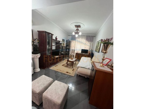 Shitet, Apartament 1+1, 21 Dhjetori, Tiranë.