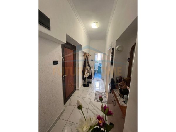 Shitet, Apartament 1+1, 21 Dhjetori, Tiranë.