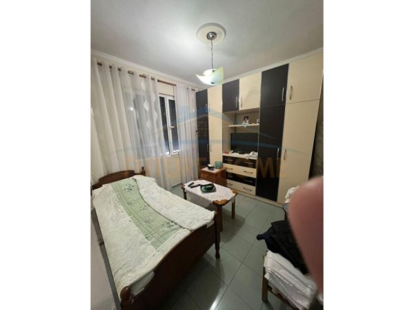 Shitet, Apartament 1+1, 21 Dhjetori, Tiranë.