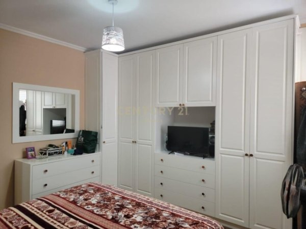 Shitet Apartament 2+1+2 tek Oxhaku! (Post parkimi Cmim Ekstra )