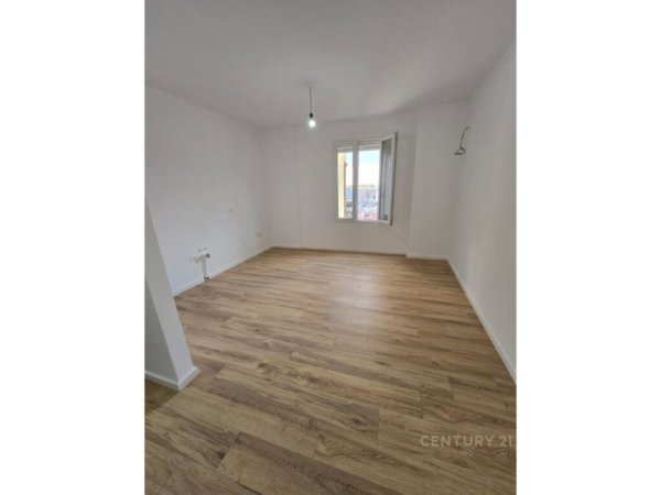 APARTAMENT 2+1 NE XHAMLLIK TE ISH-PROFARMA!!